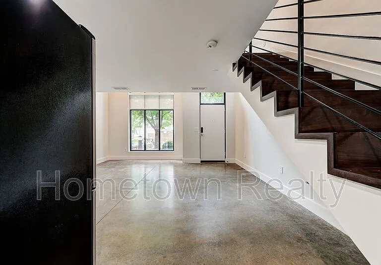301 NE 4th St #2 — Photo 9