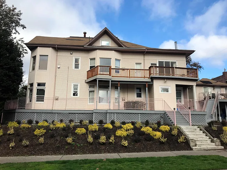104 14th Ave E #A — Photo 1