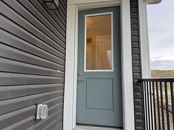 3rd image of 147 S Sundown Cres