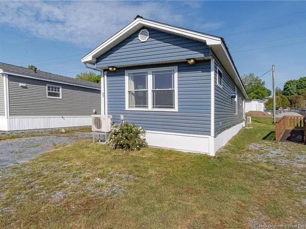 32 Violet St, Saint John, NB E2M 5M3