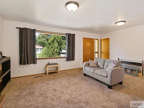 4th image of 529 Park St