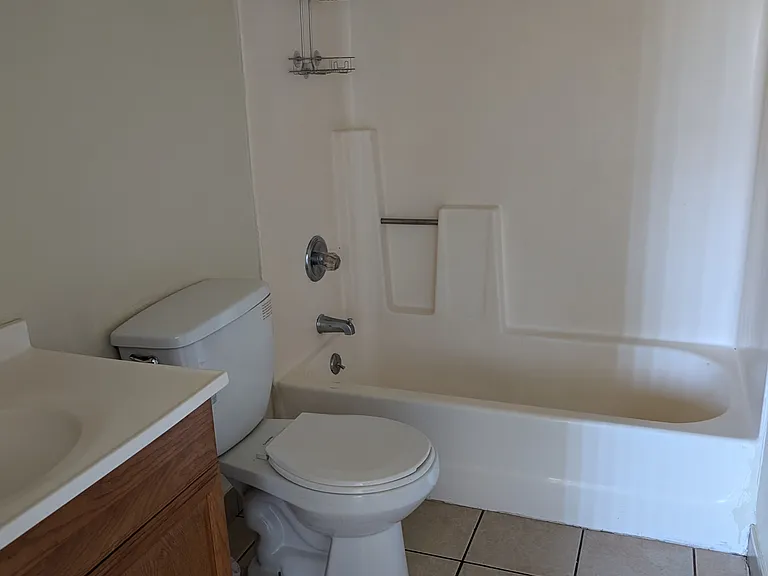 2460 Linden Ave #204 — Photo 10