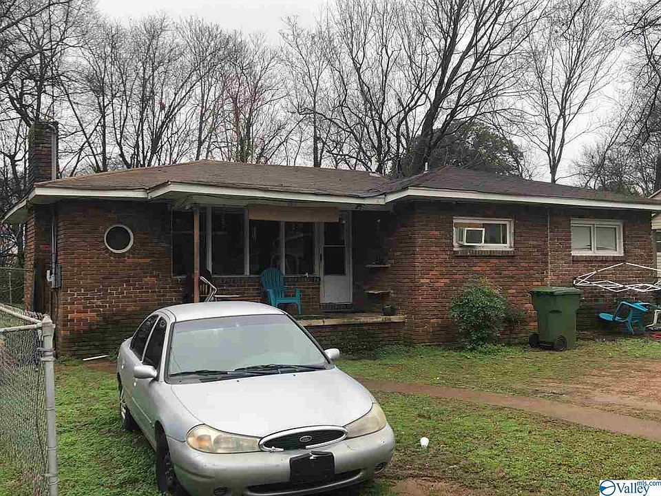 2nd image of 904 Lee Dr NW