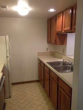 5th image of 130 West St APT 8