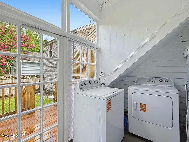 511 Middle St #C — Photo 15