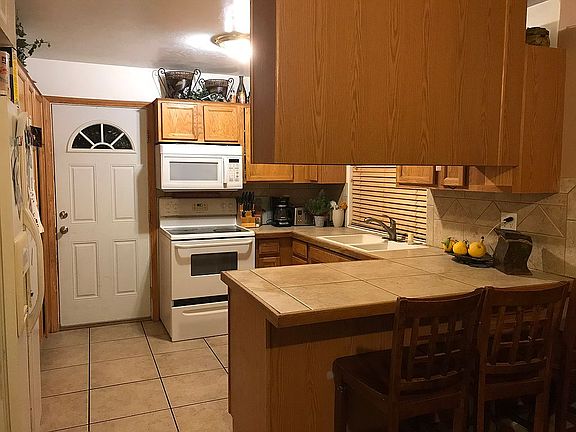 4th image of 826 Chalon Dr
