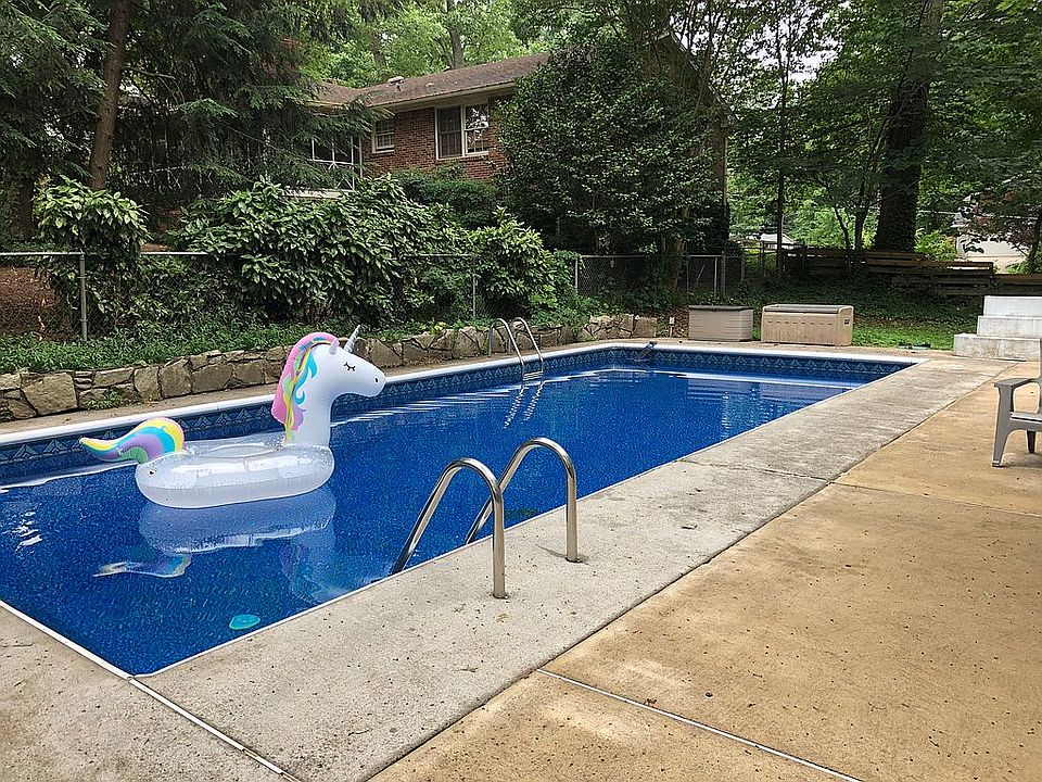 2nd image of 86 Bonnie Ln