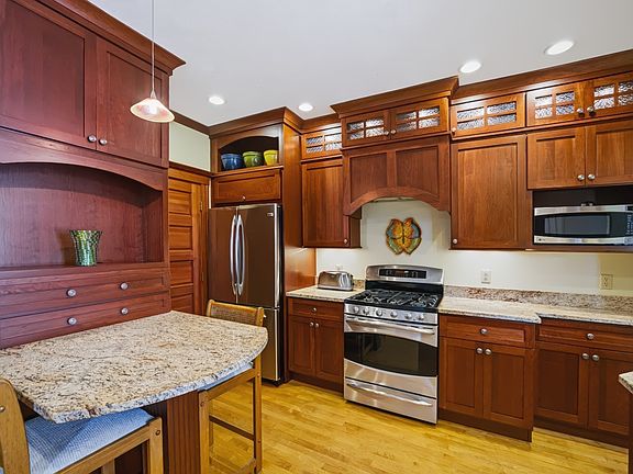 3rd image of 52 Vane St