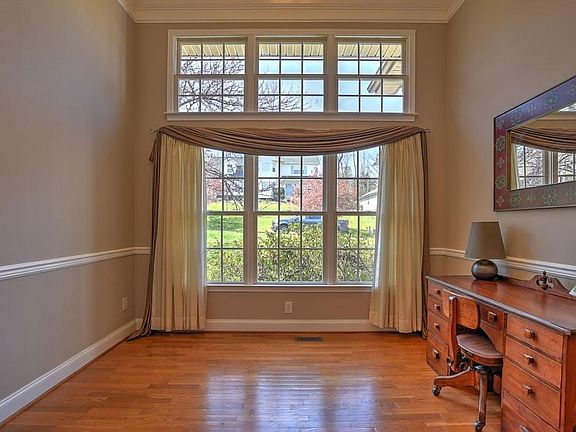4th image of 617 Glen Oaks Pl