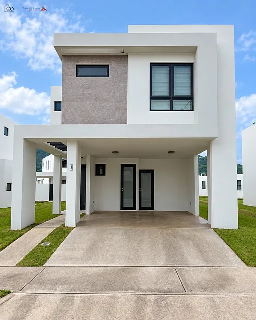 4 bed, 3.0 bath, 2500 sqft, $2,950 — Photo 1