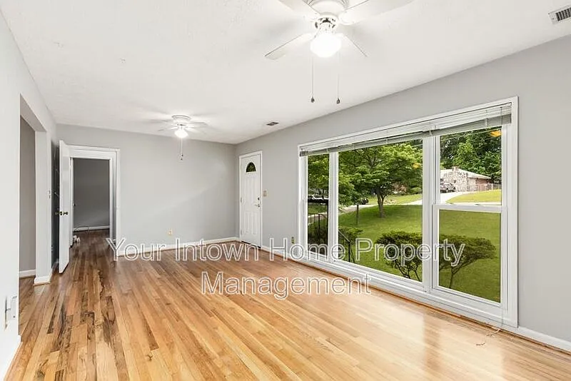 3 bed, 2.0 bath, 1222 sqft, $1,840 — Photo 2