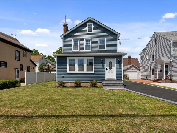 125 Wicks Lane, Malverne, NY 11565