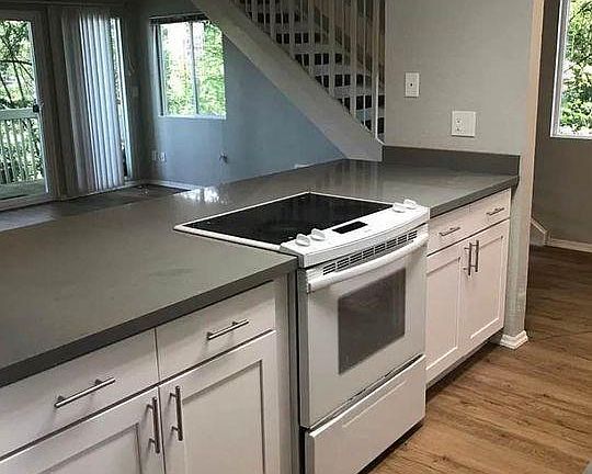 3rd image of 342 SE Donnelly Ln