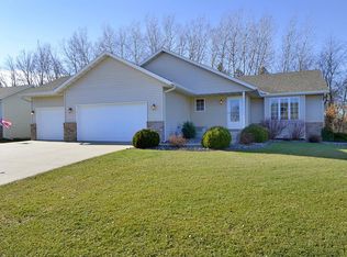 1390 Greenleaf Rd, Owatonna, MN 55060