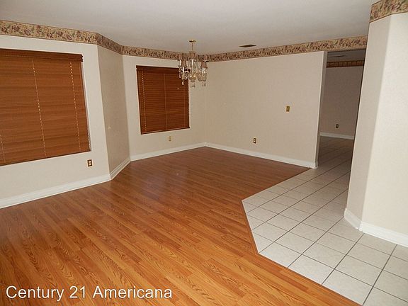 5th image of 1826 La Villa Dr