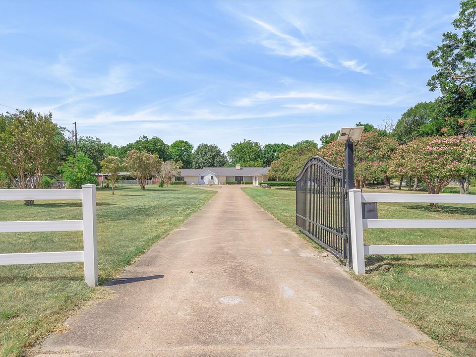 1st image of 1609 E Farmers Rd
