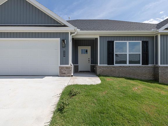 4th image of 111 Magazine St