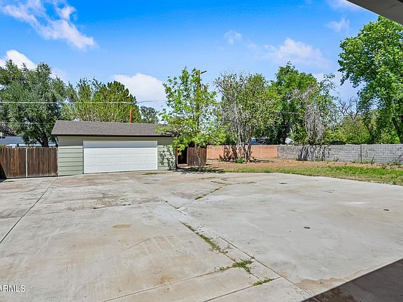 4th image of 1226 W Rancho Dr