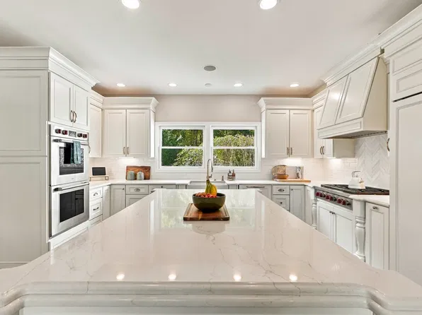 6 Peter Porcaro Dr, Hopkinton, MA 01748