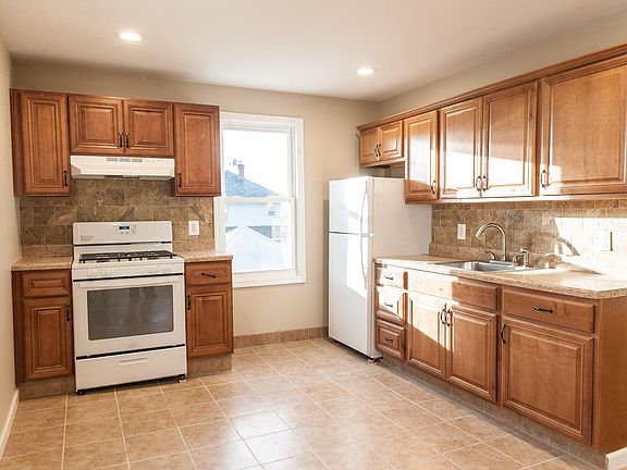 5th image of 15916 98th St #2