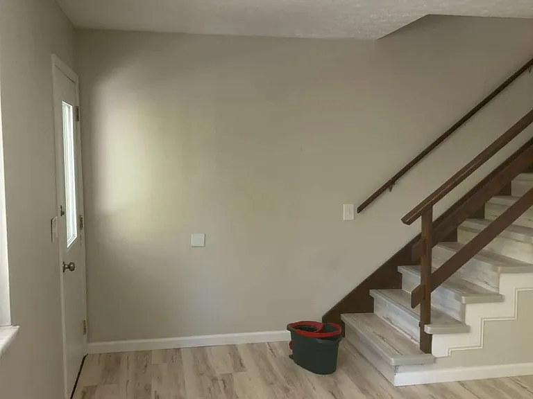 8 Holloway Dr #B — Photo 3