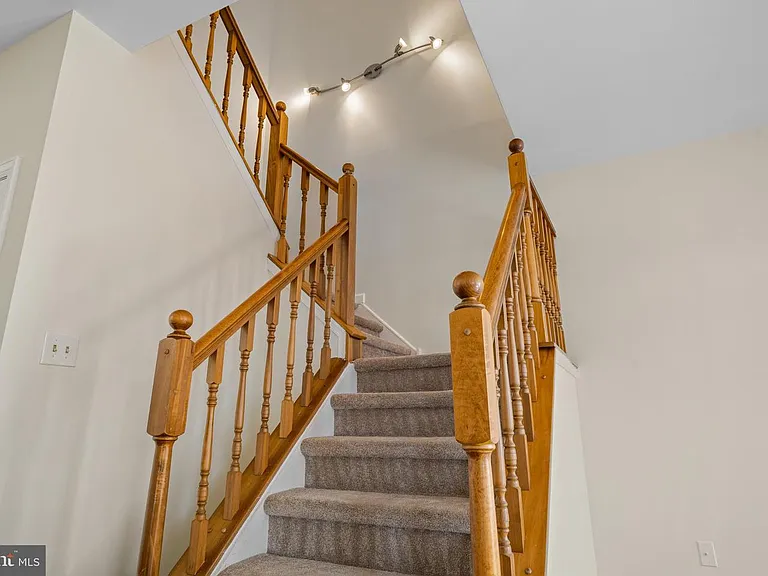 817 Thoreau Ln — Photo 16