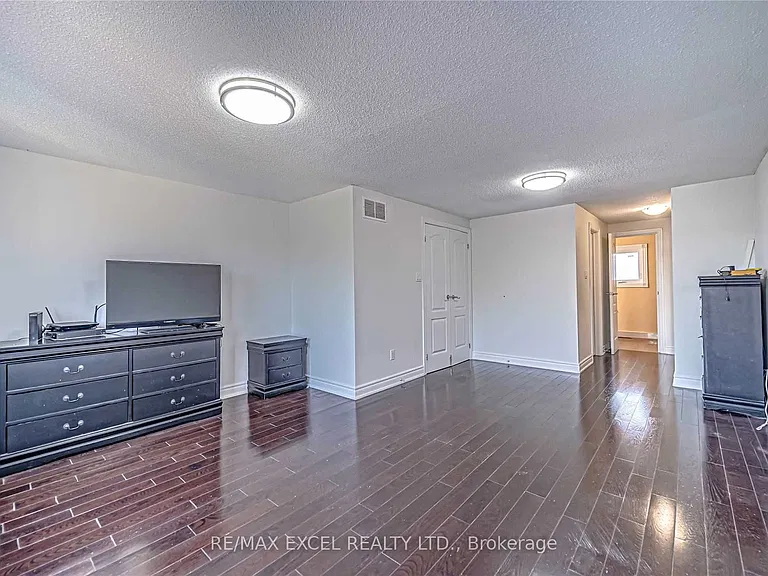 47 Whiteleaf Cres #UPPER — Photo 18