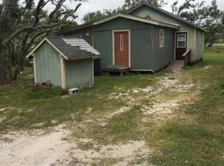 811 Dallas St, Rockport, TX 78382