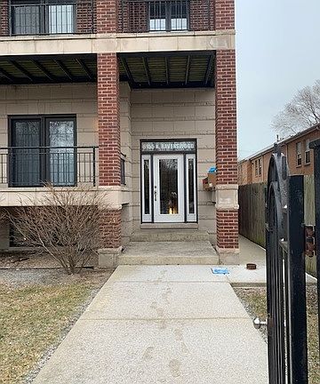 2nd image of 6155 N Ravenswood Ave APT 4