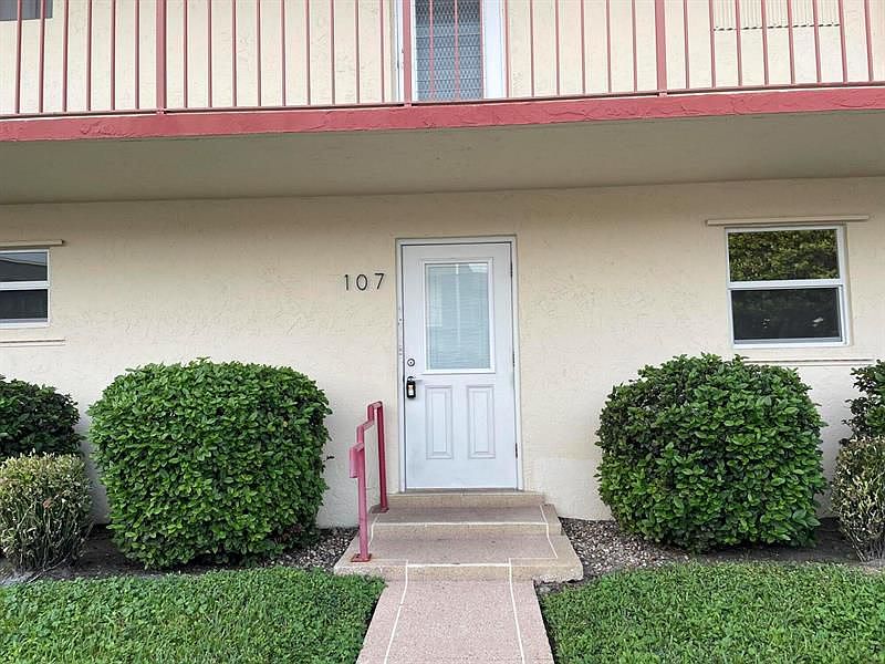 1st image of 107 Oxford Ct #500
