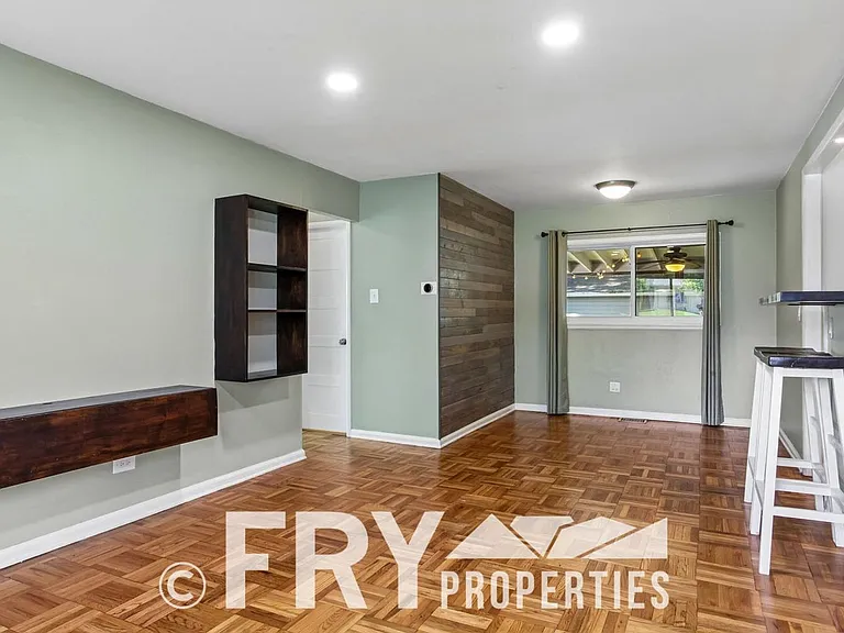 2801 S Cherry Way — Photo 5