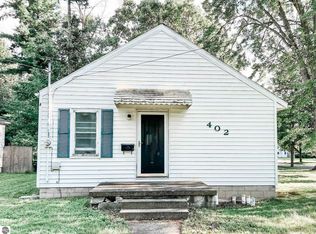 402 E Sugnet Rd, Midland, MI 48642