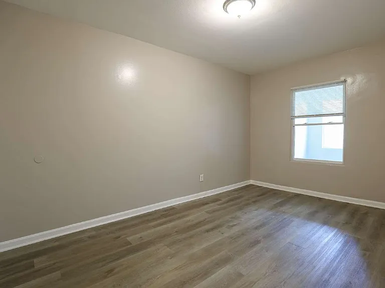 1633 E St NE #3 — Photo 10