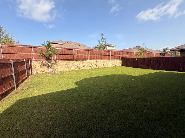 7401 Mayplace Dr — Photo 21