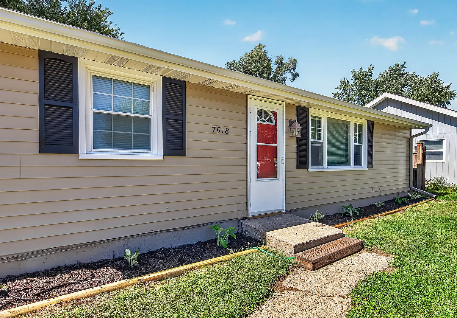3 bed, 908 sqft, $1,800 — Photo 3
