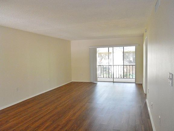 4th image of 204 Palmetto Ct