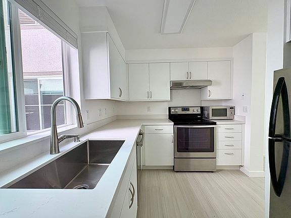 3rd image of 1945 Washington St APT 405