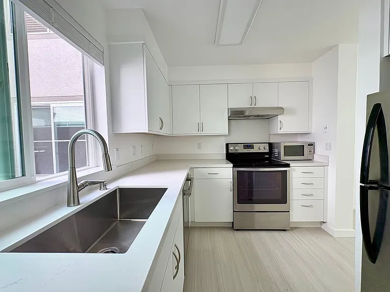 1945 Washington St #405 — Photo 3