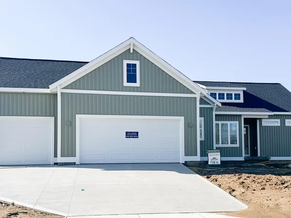 659 Waterford Village Dr NW, Grand Rapids, MI 49534