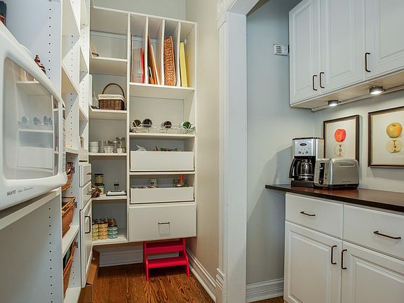 3rd image of 435 Elgin Ave #1