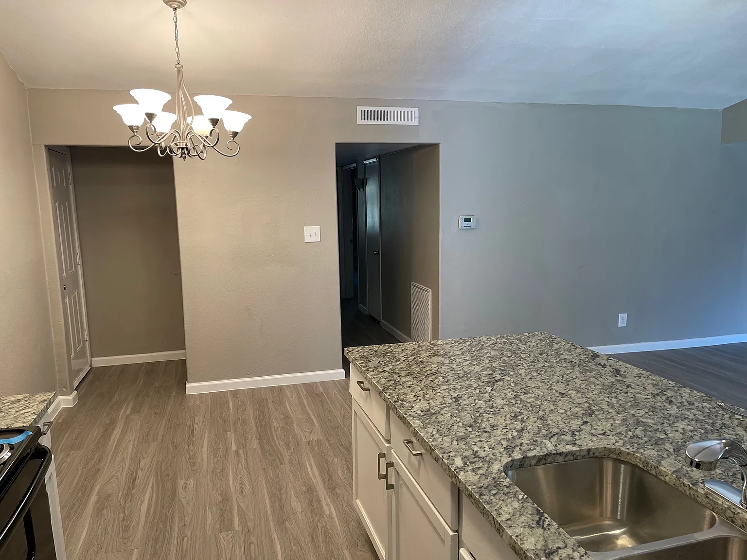 3 bed, 1270 sqft, $1,700 — Photo 3