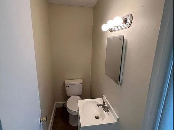 5th image of 372 S Napoleon Ave #372