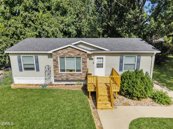 426 Dover Dr, Bismarck, ND 58504