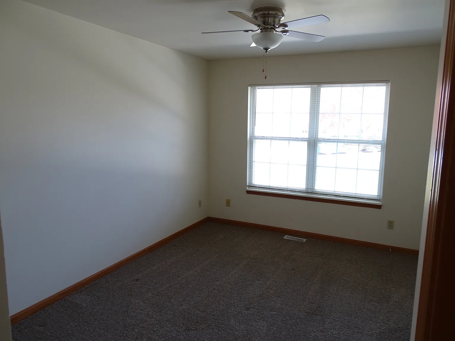 3 bed, 1400 sqft, $1,700 — Photo 4
