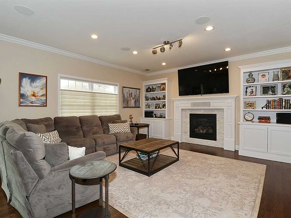 5th image of 7 Midwood Dr