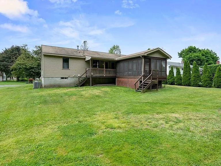 46 Harrison Pl — Photo 3