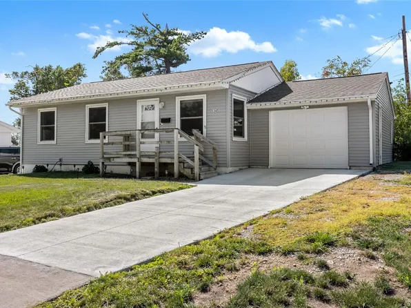 5345 Harbet Ave NW, Cedar Rapids, IA 52405