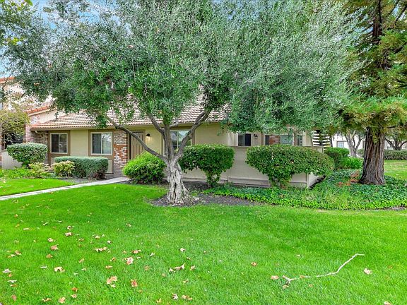 3rd image of 404 Colony Cove Dr