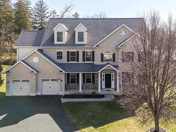 3rd image of 2611 Bridle Path Rd
