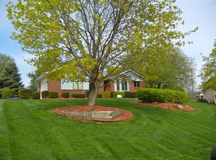 11092 Hammerstone Dr, South Lyon, MI 48178